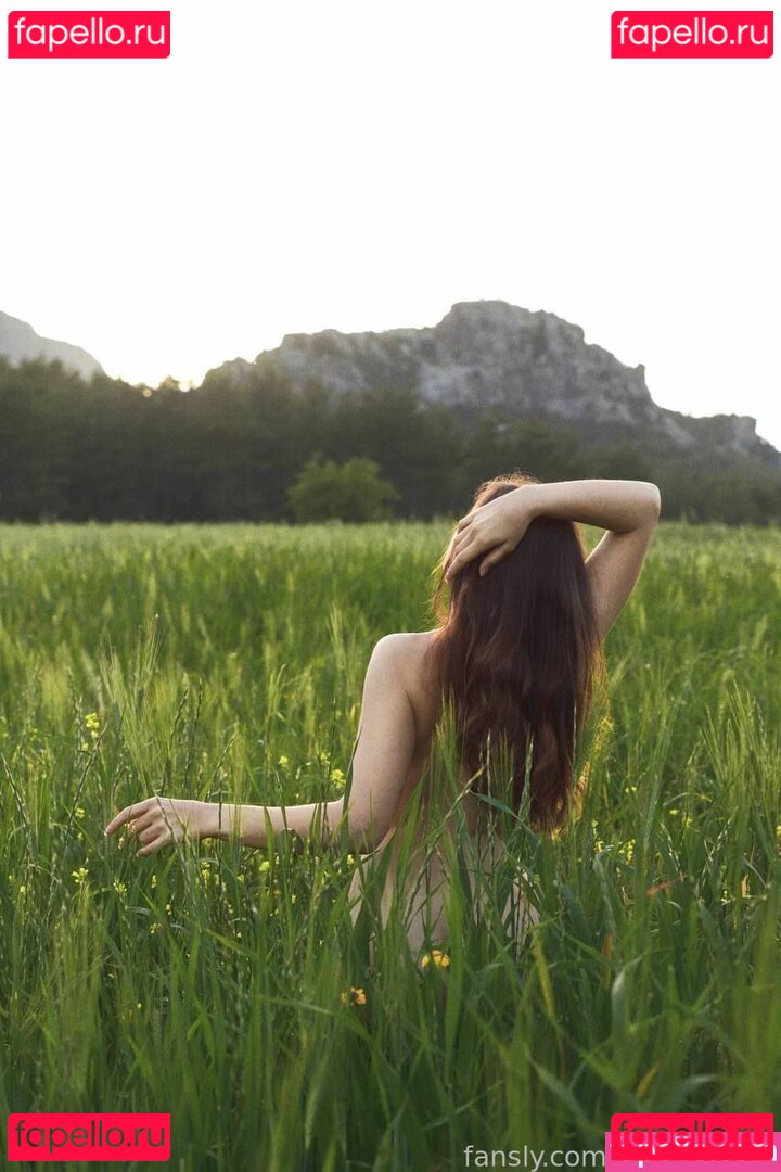 Nicole Vachevski / petitenikole Onlyfans Photo Gallery 