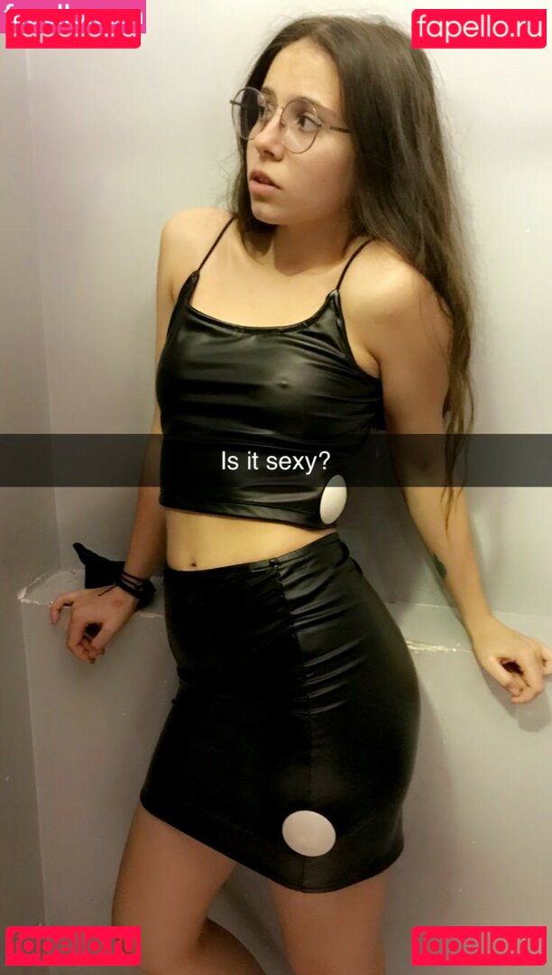 Nicole Vachevski / petitenikole Onlyfans Photo Gallery 