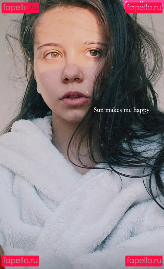 Nicole Vachevski / petitenikole Onlyfans Photo Gallery 