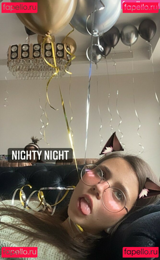 Nicole Vachevski / petitenikole Onlyfans Photo Gallery 