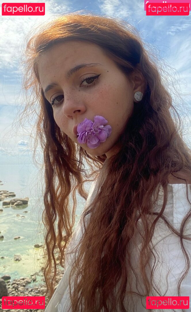 Nicole Vachevski / petitenikole Onlyfans Photo Gallery 