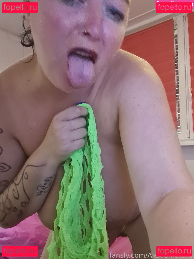 Alexiemature / aleximsure Onlyfans Photo Gallery 
