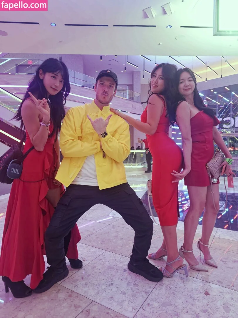 Yuggie_TV Onlyfans Photo Gallery 