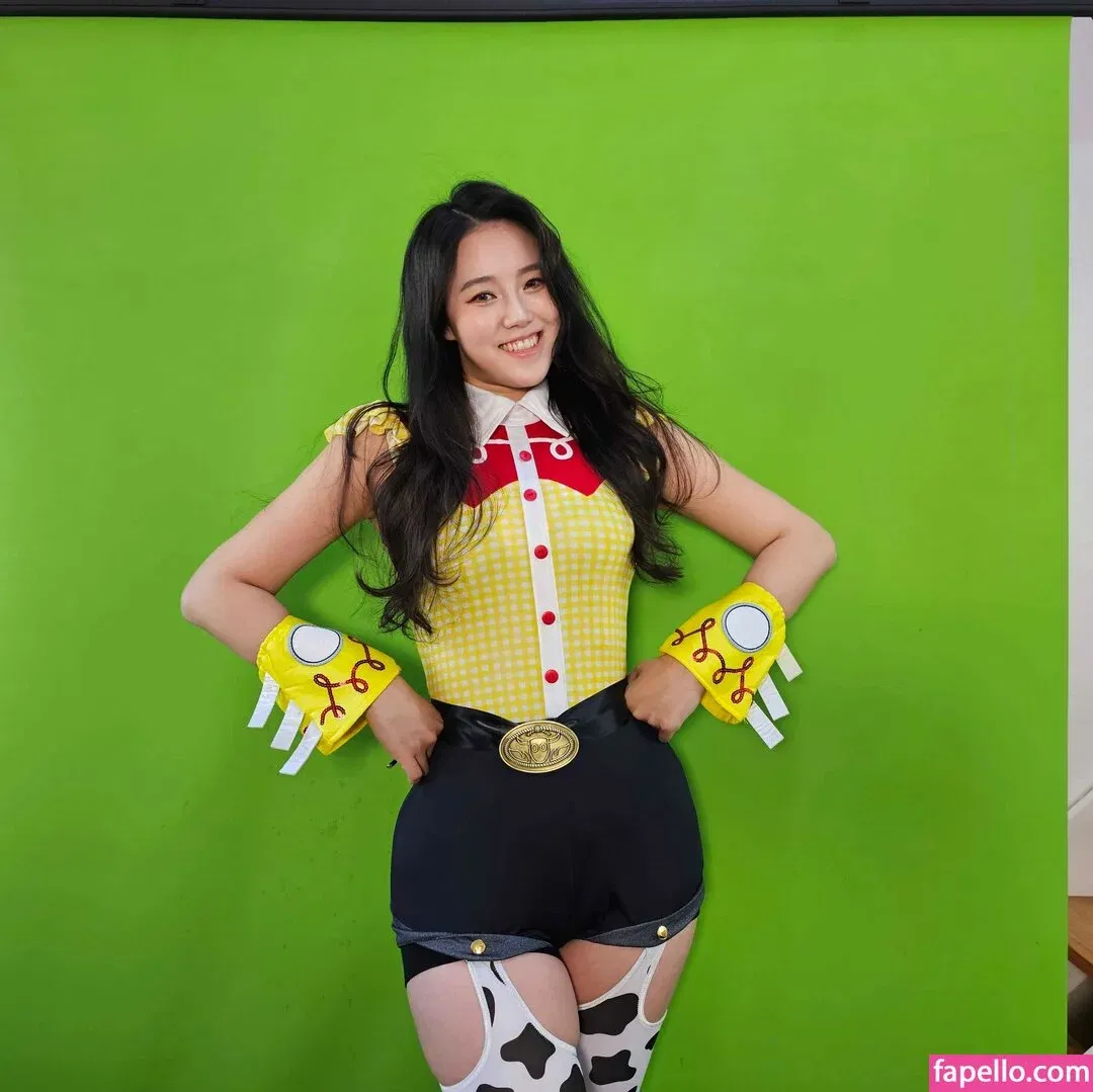 Yuggie_TV Onlyfans Photo Gallery 