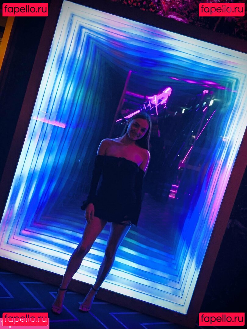 hania-x / haniaheheofficial Onlyfans Photo Gallery 