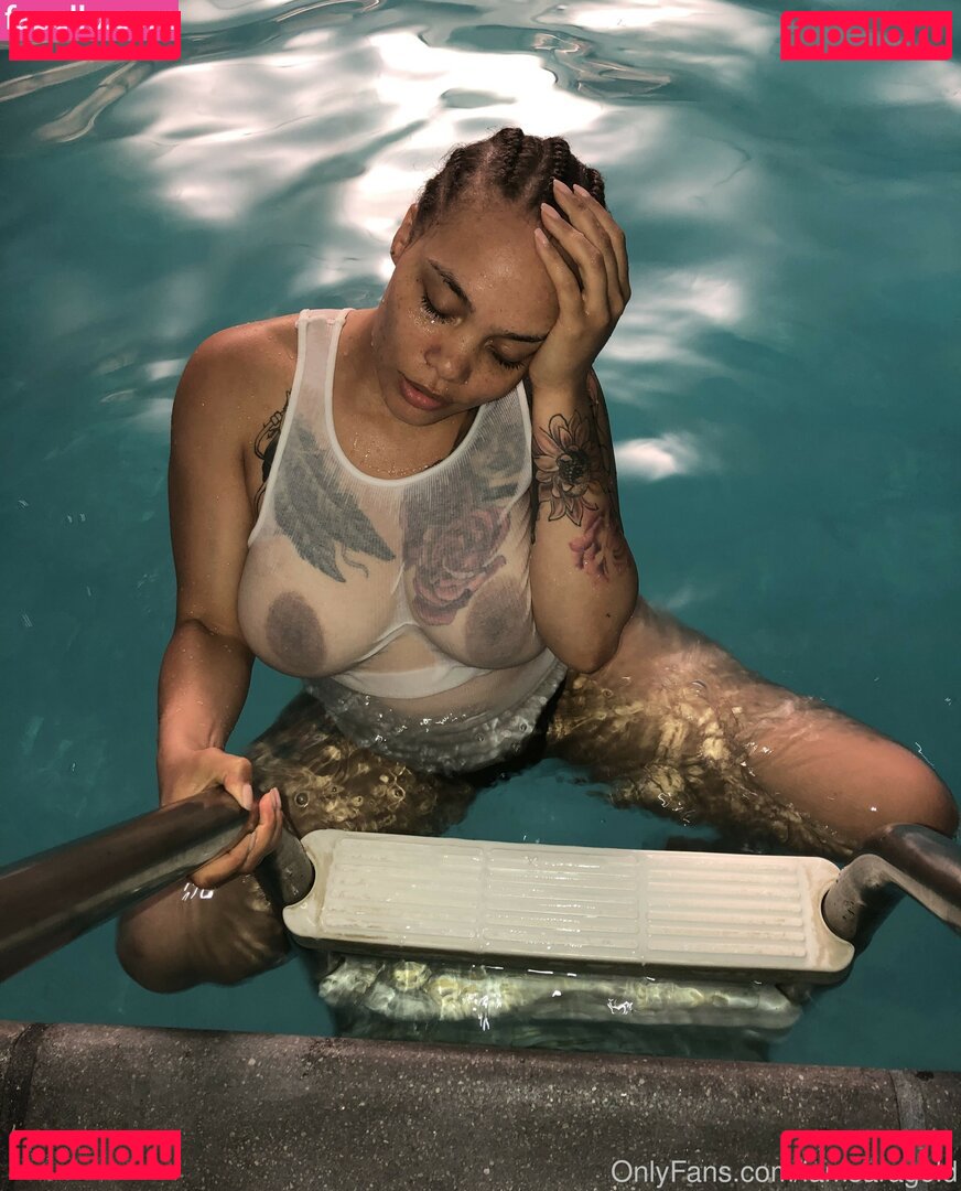 Sara Gold / iamsaragold Onlyfans Photo Gallery 