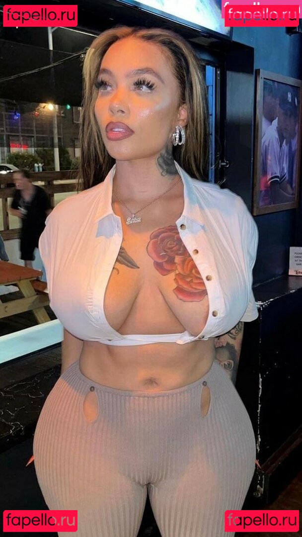 Sara Gold / iamsaragold Onlyfans Photo Gallery 