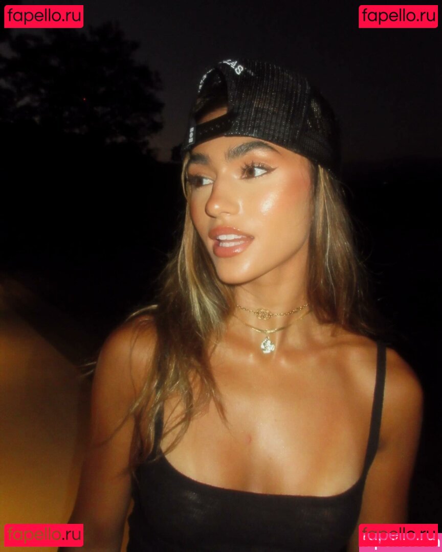 Rayna Vallandingham / Raynavallandin / raynavallandingham