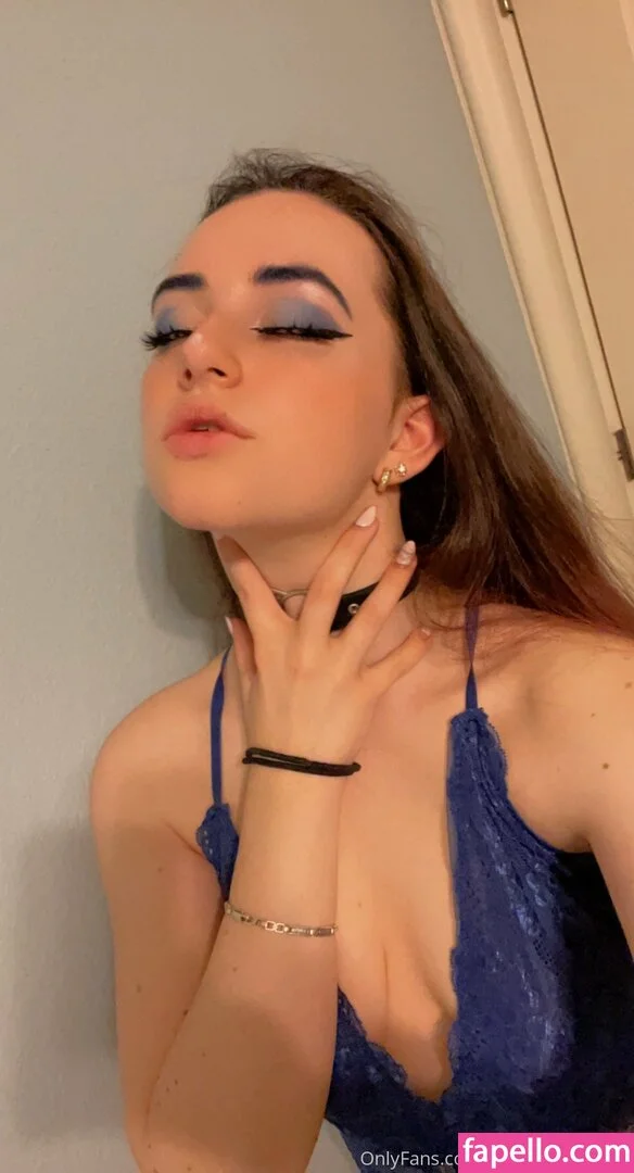 strawburrykitten Onlyfans Photo Gallery 