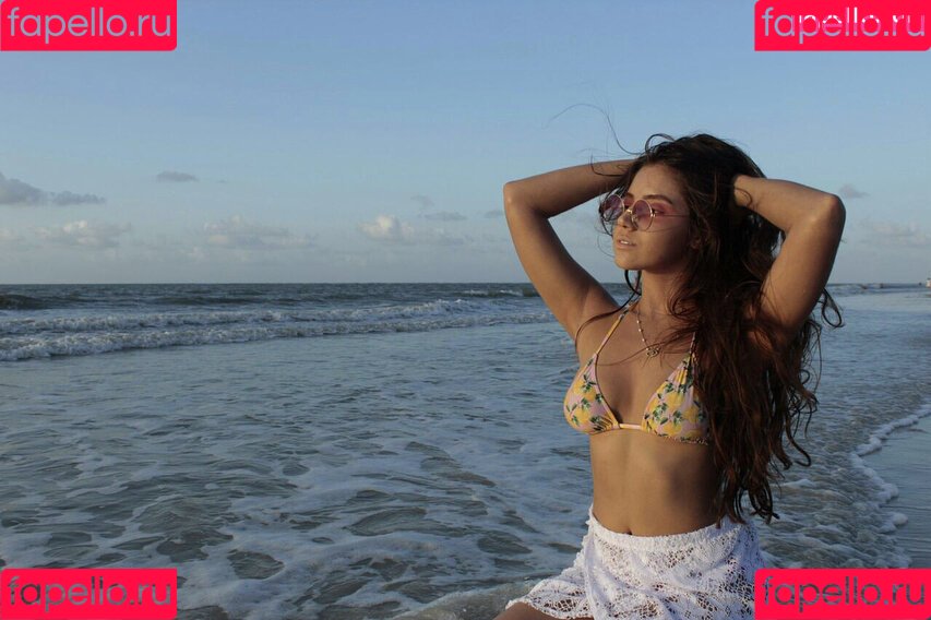 lauratsukii Onlyfans Photo Gallery 