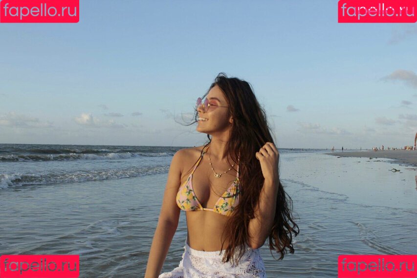 lauratsukii Onlyfans Photo Gallery 