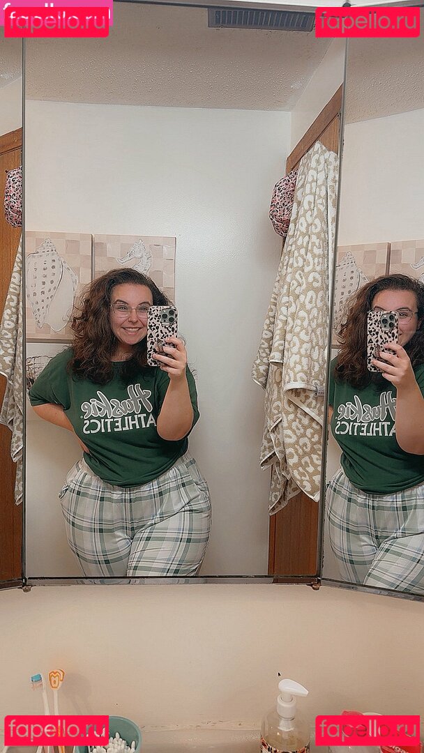 curlyfries / curlyfrycrissy / curvycurlychrisy Onlyfans Photo Gallery 