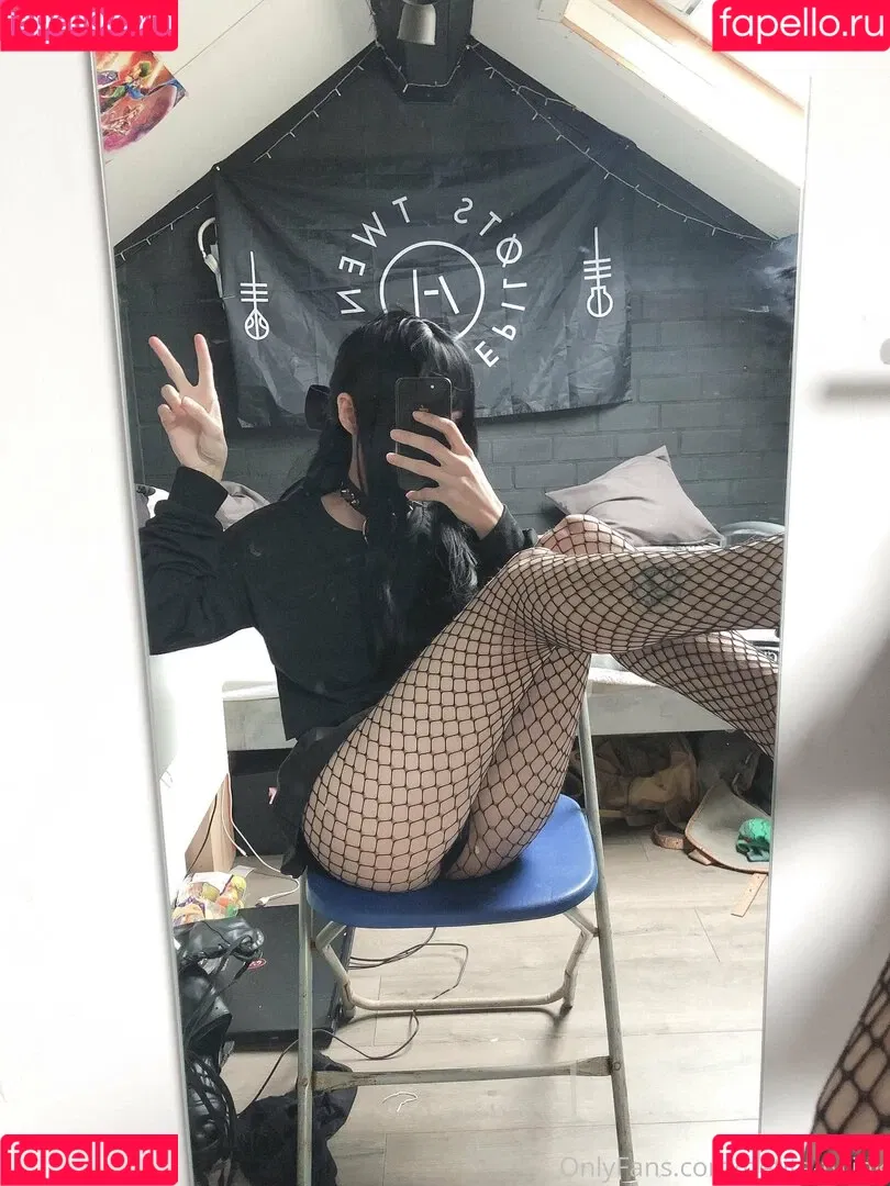 petite-twink Onlyfans Photo Gallery 