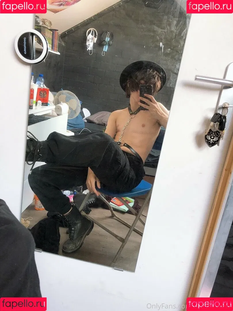 petite-twink Onlyfans Photo Gallery 
