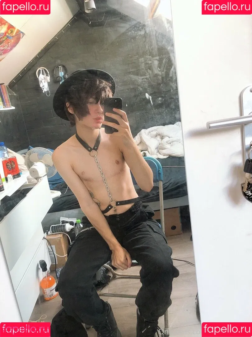 petite-twink Onlyfans Photo Gallery 