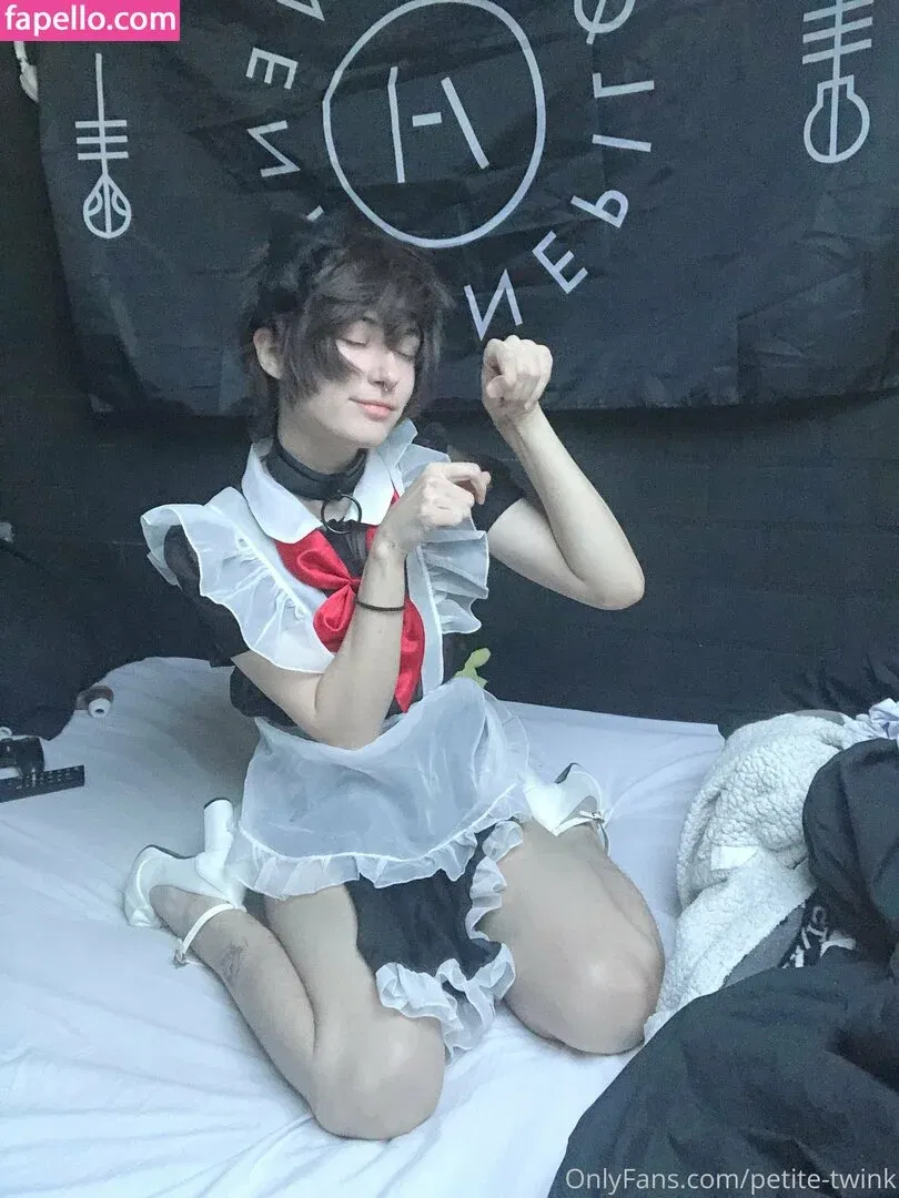 petite-twink Onlyfans Photo Gallery 