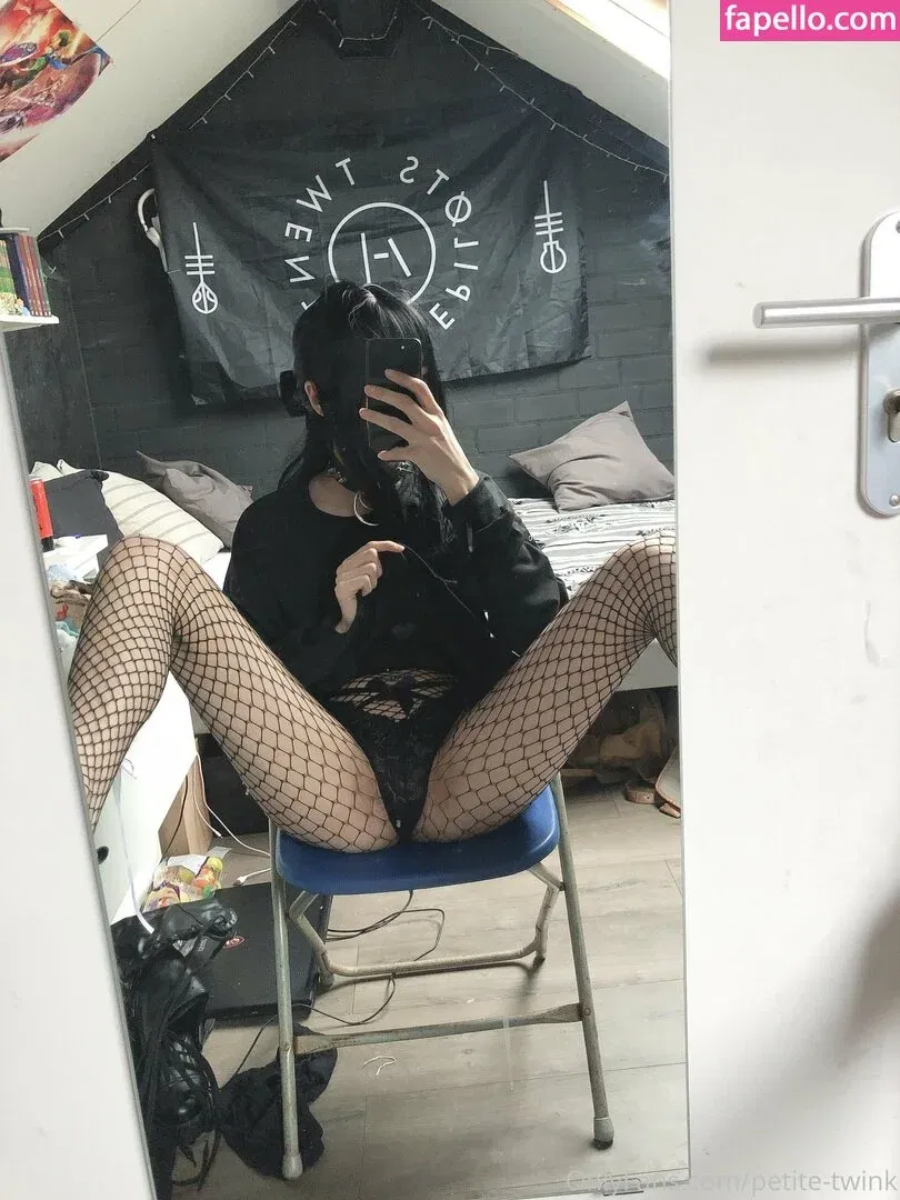 petite-twink Onlyfans Photo Gallery 