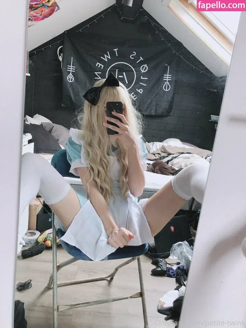 petite-twink Onlyfans Photo Gallery 