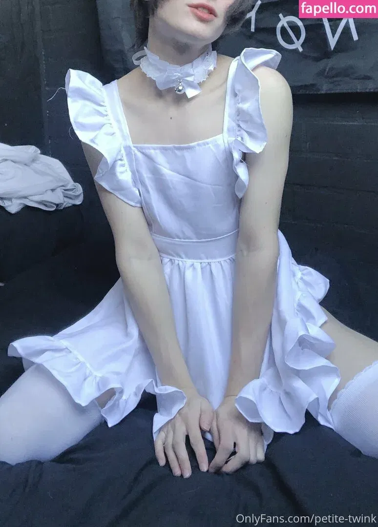 petite-twink Onlyfans Photo Gallery 