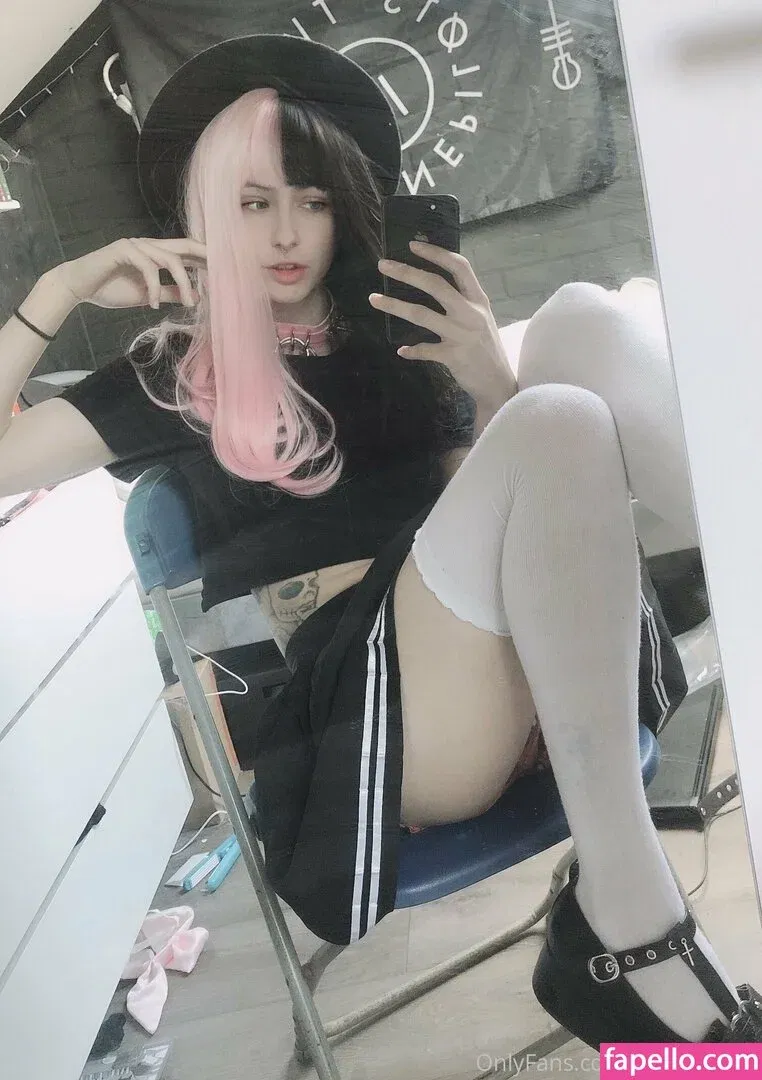 petite-twink Onlyfans Photo Gallery 