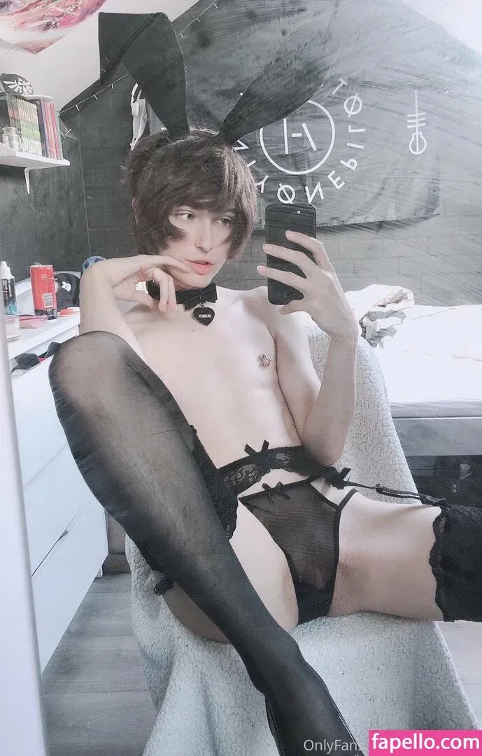 petite-twink Onlyfans Photo Gallery 