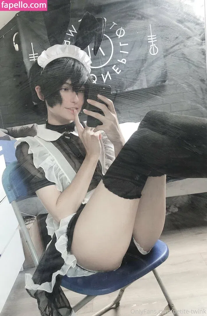 petite-twink Onlyfans Photo Gallery 