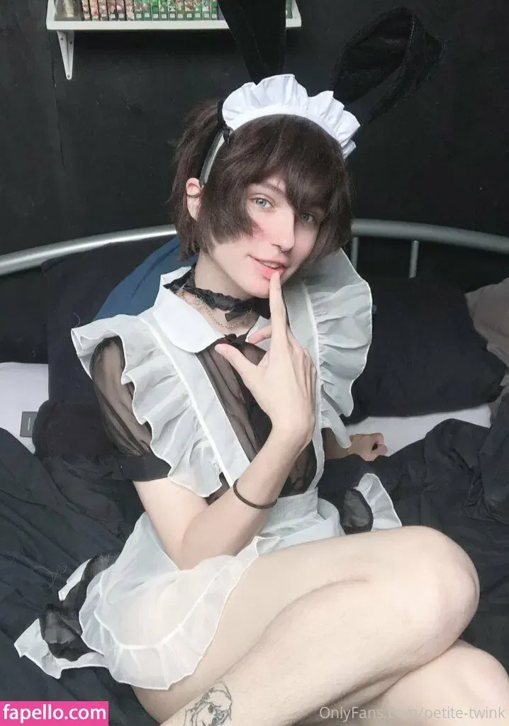 petite-twink Onlyfans Photo Gallery 