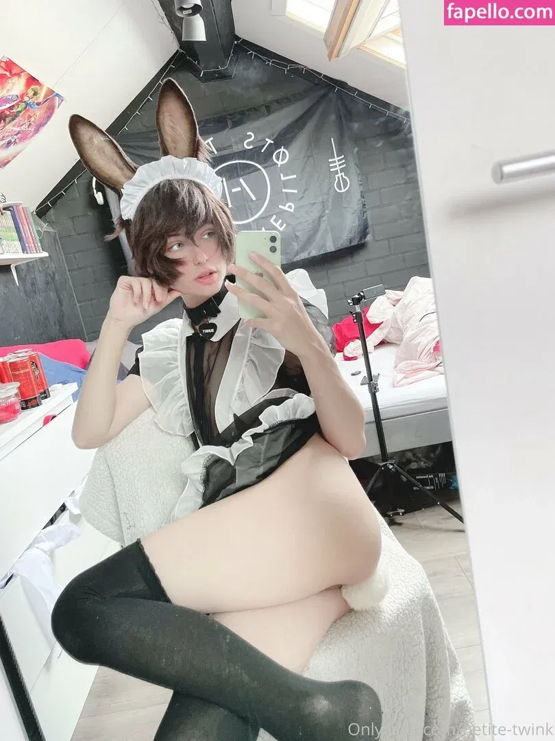 petite-twink Onlyfans Photo Gallery 