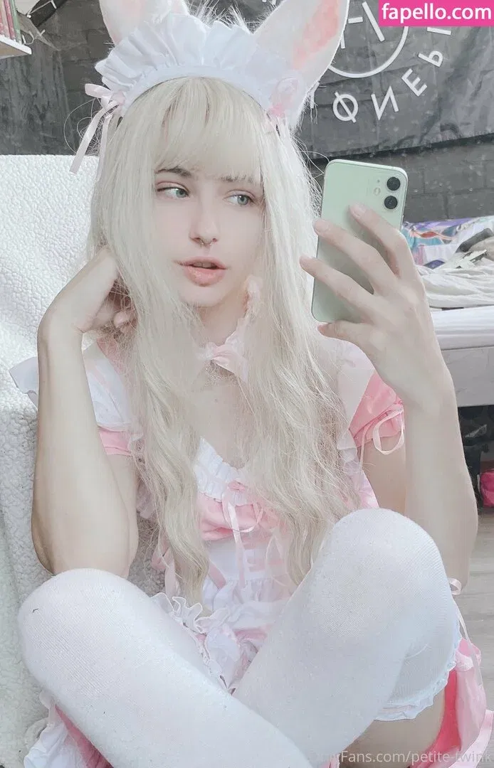 petite-twink Onlyfans Photo Gallery 