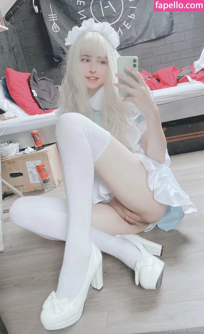 petite-twink Onlyfans Photo Gallery 