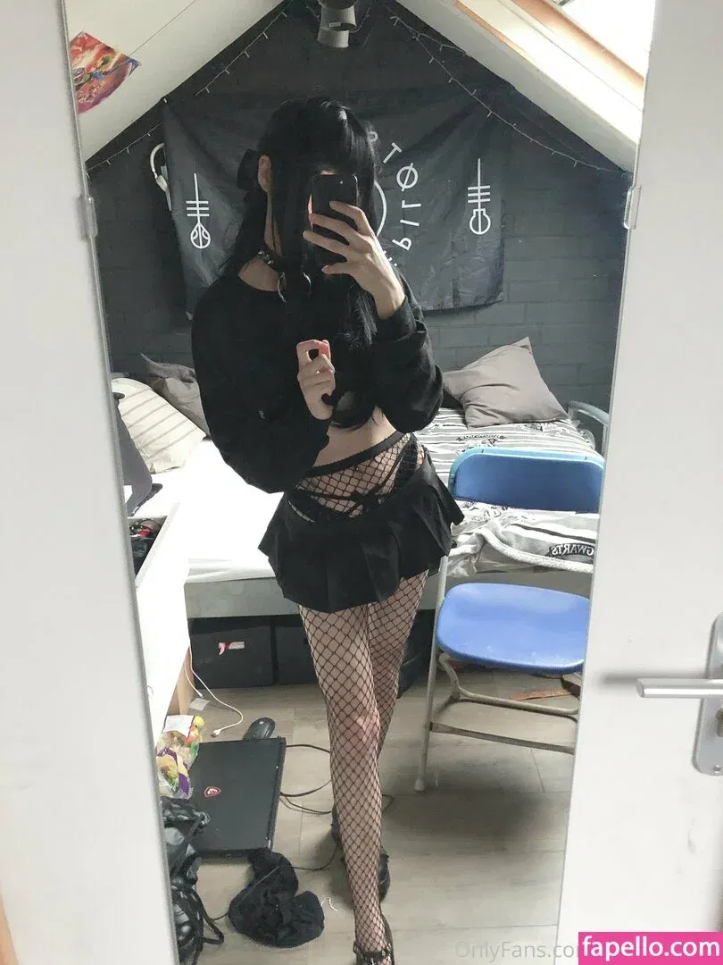 petite-twink Onlyfans Photo Gallery 