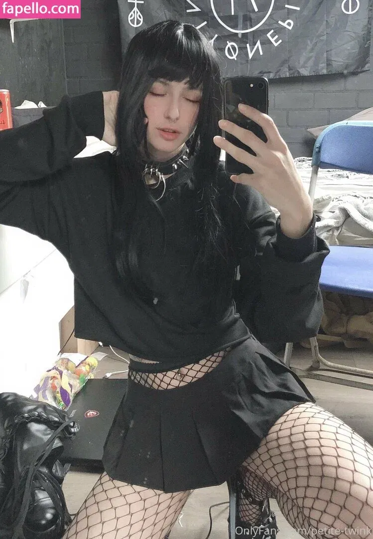 petite-twink Onlyfans Photo Gallery 