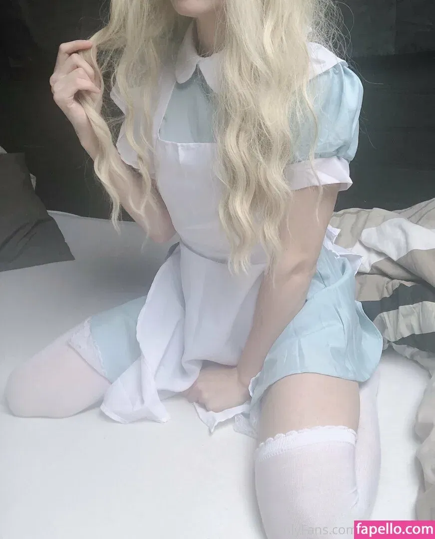 petite-twink Onlyfans Photo Gallery 