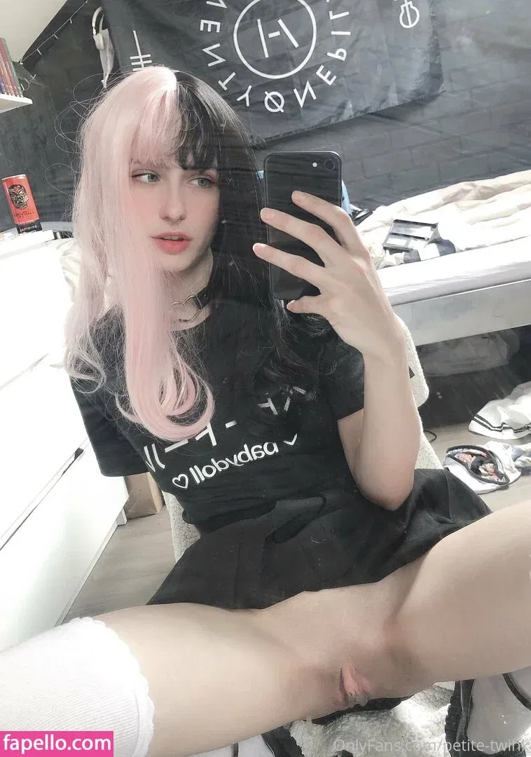 petite-twink Onlyfans Photo Gallery 