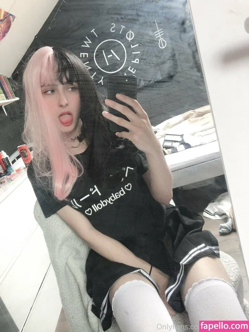 petite-twink Onlyfans Photo Gallery 