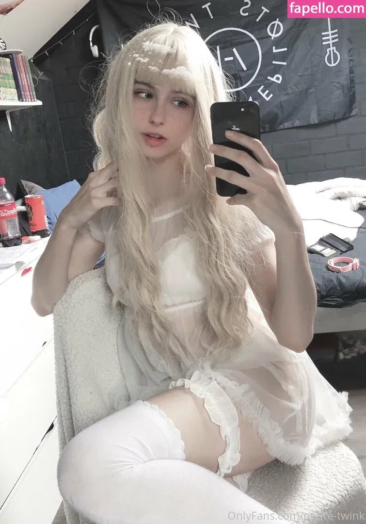 petite-twink Onlyfans Photo Gallery 