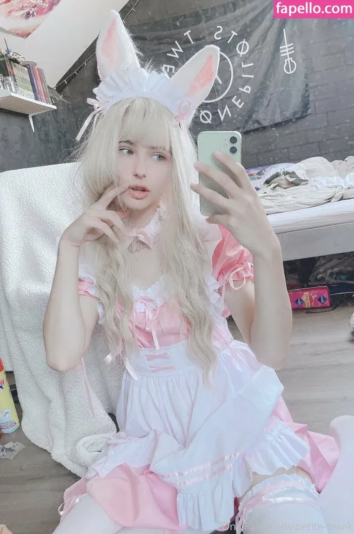 petite-twink Onlyfans Photo Gallery 