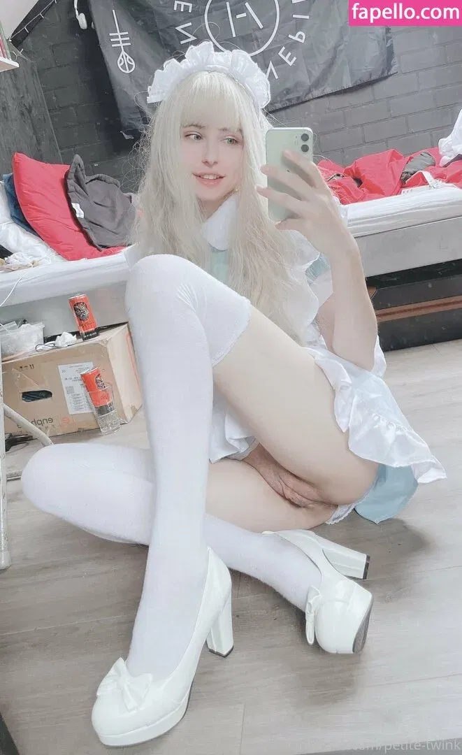 petite-twink Onlyfans Photo Gallery 