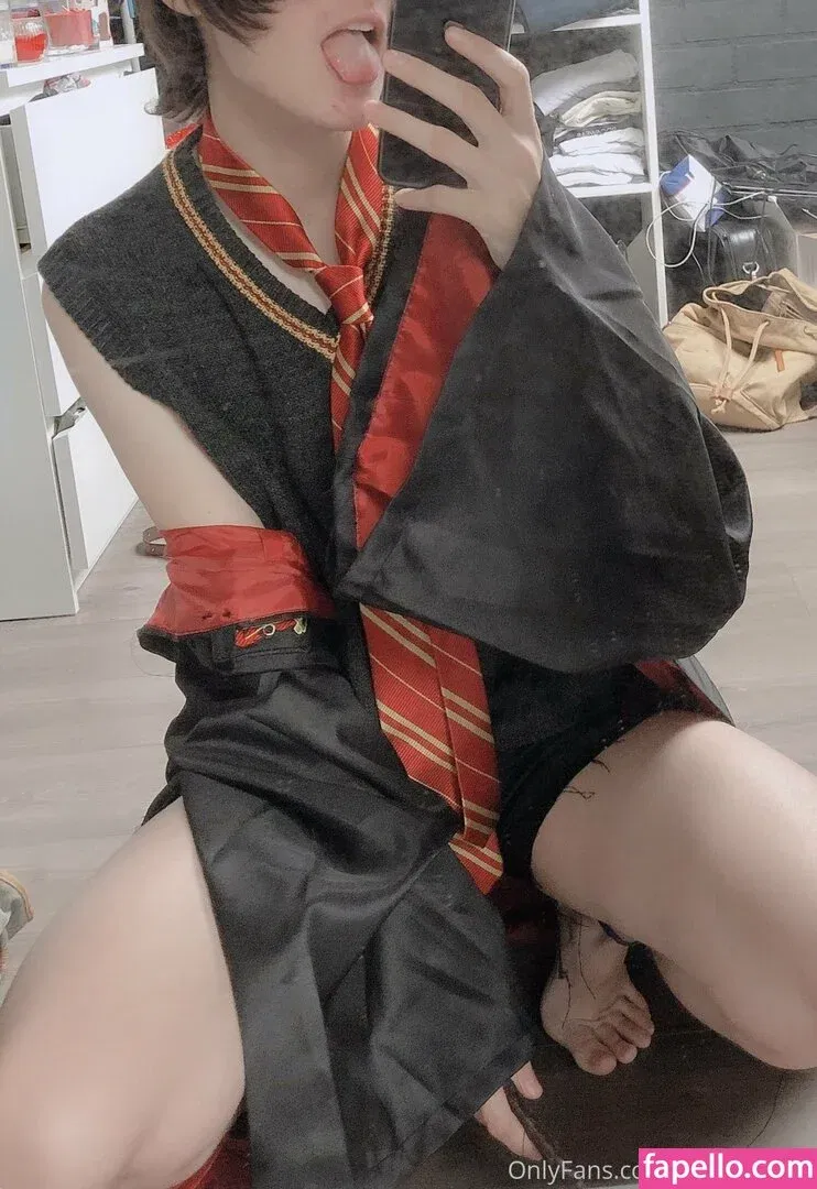 petite-twink Onlyfans Photo Gallery 