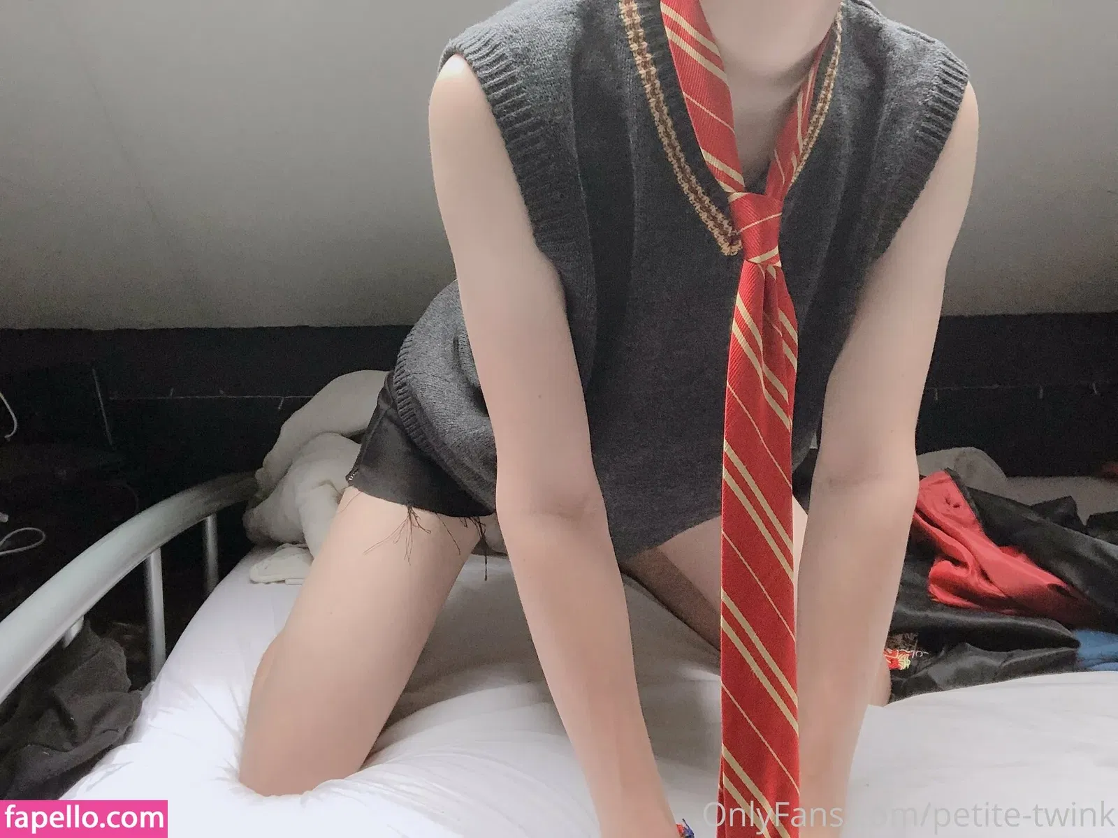 petite-twink Onlyfans Photo Gallery 