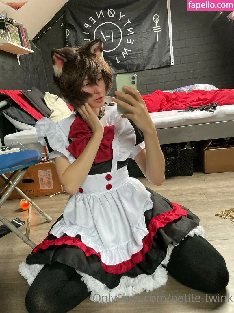 petite-twink Onlyfans Photo Gallery 