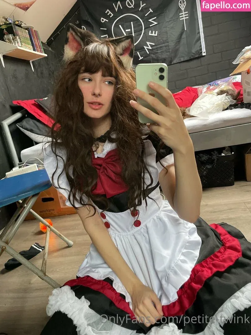 petite-twink Onlyfans Photo Gallery 