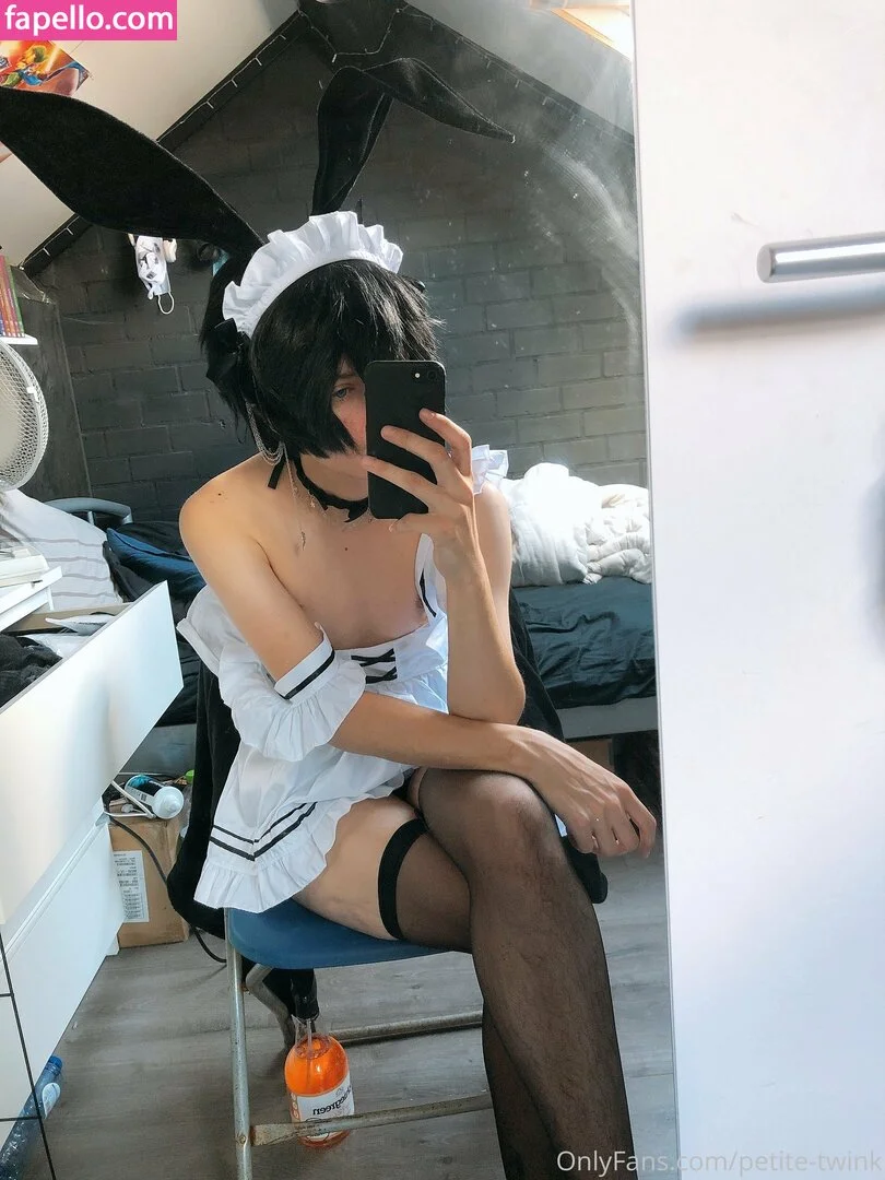 petite-twink Onlyfans Photo Gallery 