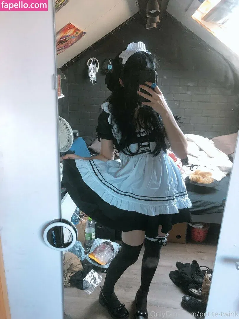 petite-twink Onlyfans Photo Gallery 