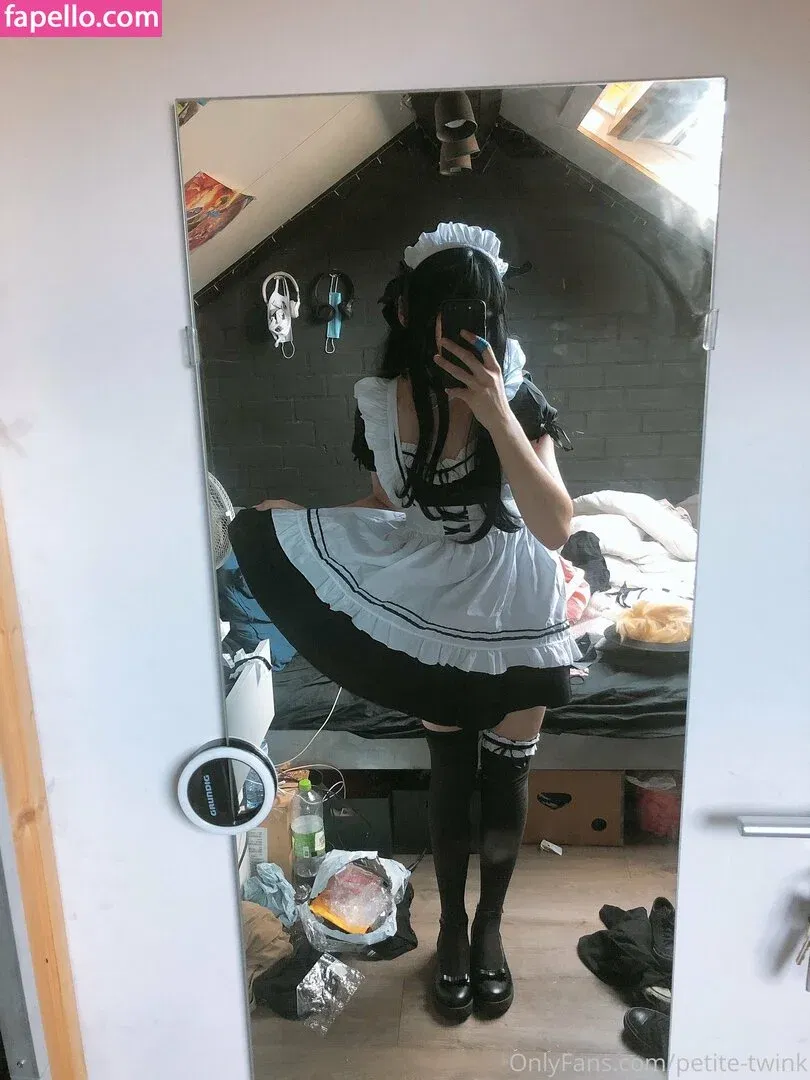 petite-twink Onlyfans Photo Gallery 