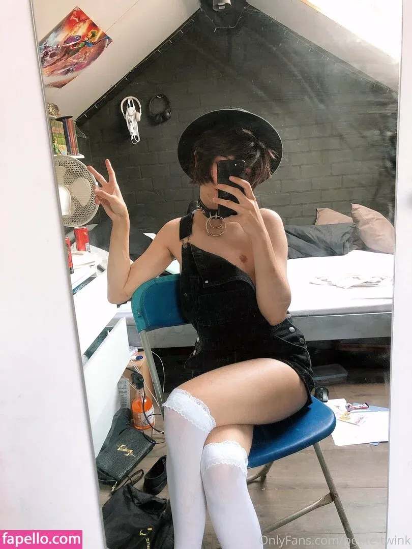 petite-twink Onlyfans Photo Gallery 