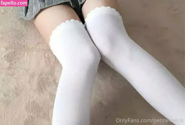 petite-twink Onlyfans Photo Gallery 