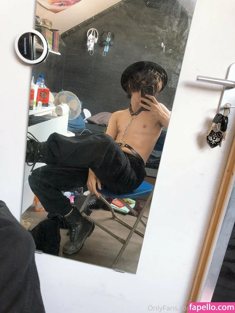 petite-twink Onlyfans Photo Gallery 