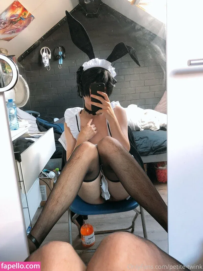 petite-twink Onlyfans Photo Gallery 