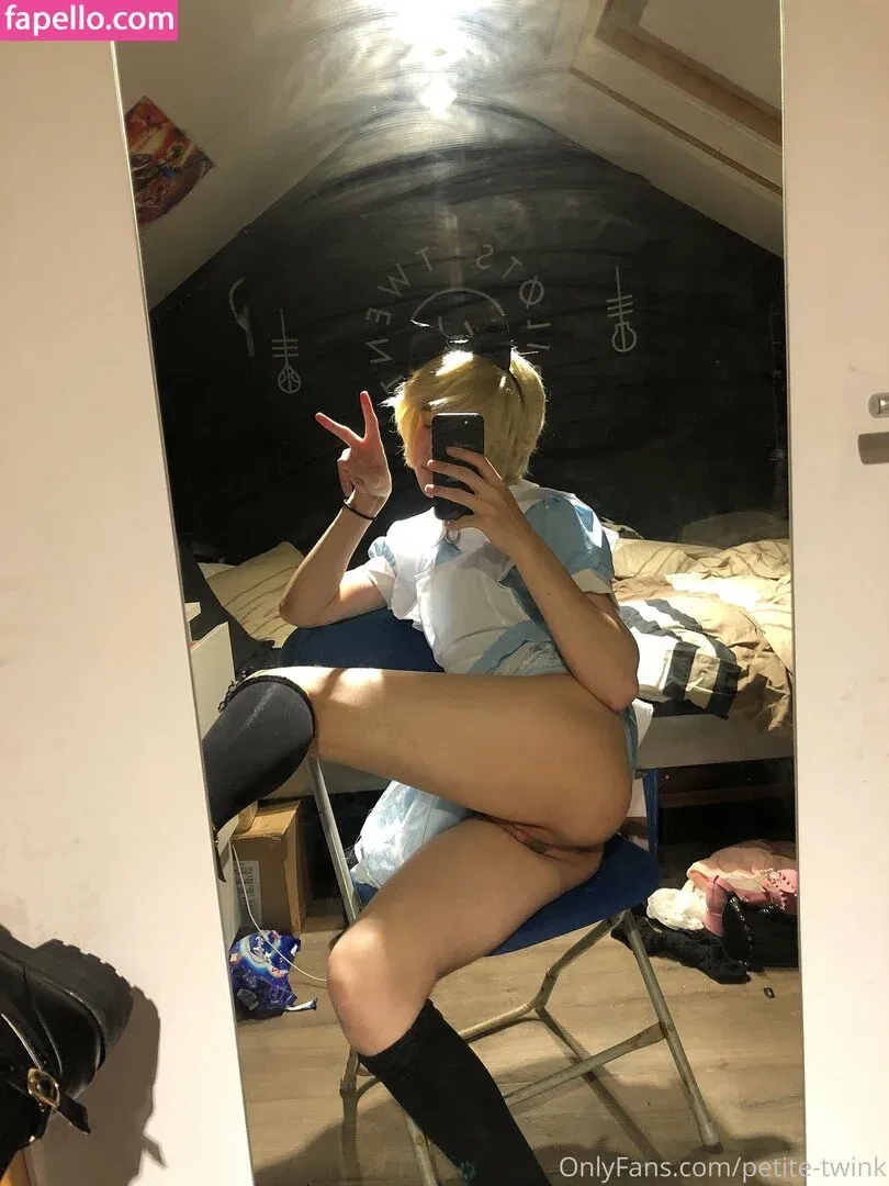 petite-twink Onlyfans Photo Gallery 